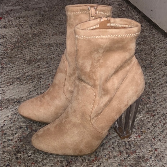 Woman’s booties - Picture 2 of 6